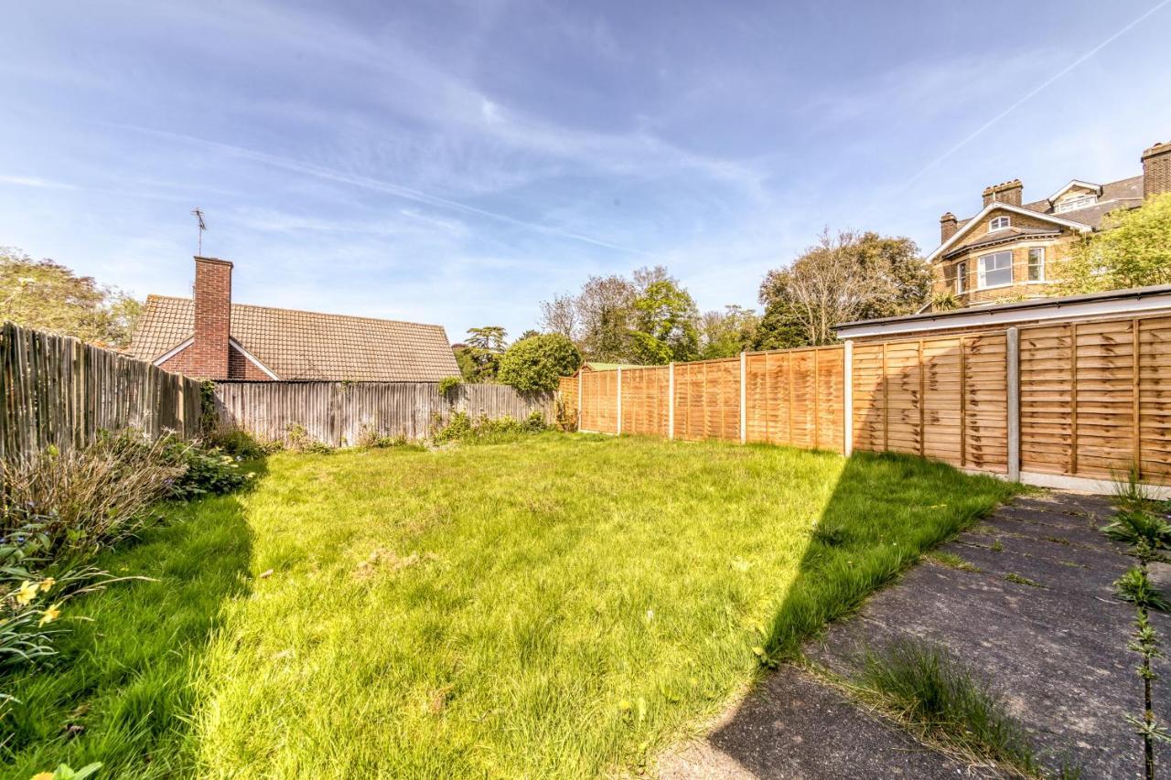 Contemporary 4 Bedroom Detached House With Parking And City Links London Borough of London Borough of Croydon Exterior foto